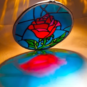 Regalo de vitral de Disney Rose Anillo de flor de nacimiento pintado a mano Junio - La Bella y la Bestia - Atrapasol de ventana - Maestro Fin de curso escolar - Princesa