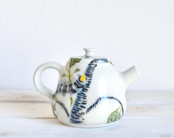 Niestandardowy ceramiczny dozownik sosu sojowego, butelka na olej/ocet, dozownik oleju, porcelanowy czajniczek z motywem owadów, ceramika z motywem owadów, oryginalne porcelanowe naczynie do nalewania