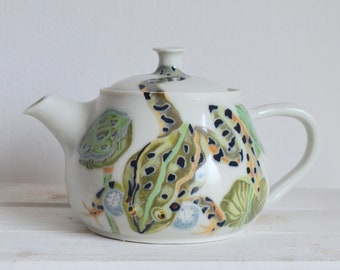 Custom Porcelain Teapot-Frog Decoration-Handmade Pottery Teapot-Functional Ceramic Teapot-Frog Design-Frog Art-Handcrafted Ceramic Teapot