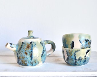 Ręcznie robiony ceramiczny mini zestaw do herbaty – abstrakcyjny czajniczek – mały niestandardowy dzbanek – zestaw do herbaty – funkcjonalna ceramika – niebiesko-zielony czajniczek