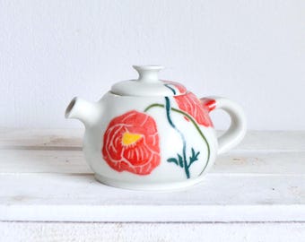 Ręcznie robiony porcelanowy czajniczek do espresso z motywem kwiatów maku w kolorze czerwonym