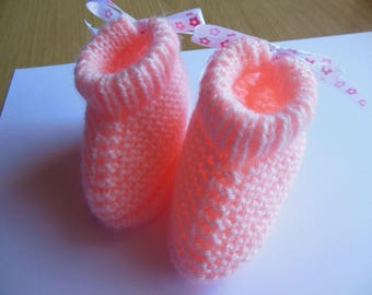 Chaussons bébé en tricot différent couleur