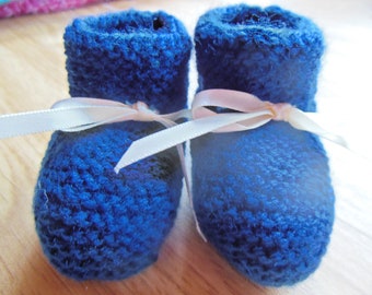 Chaussons bébé en tricot différent couleur