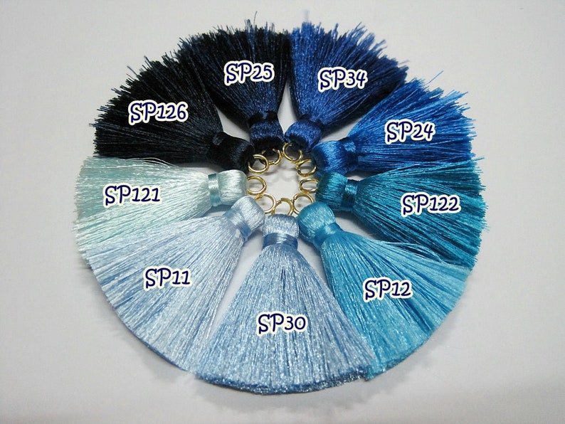 Pompom tassel 4 centimeters image 1