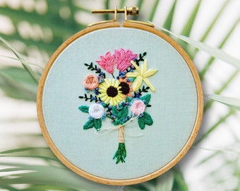 Custom floral bouquet embroidery hoop art, flower embroidery hoop art, gift for her, gift for mom, wedding embroidery, botanical, plant