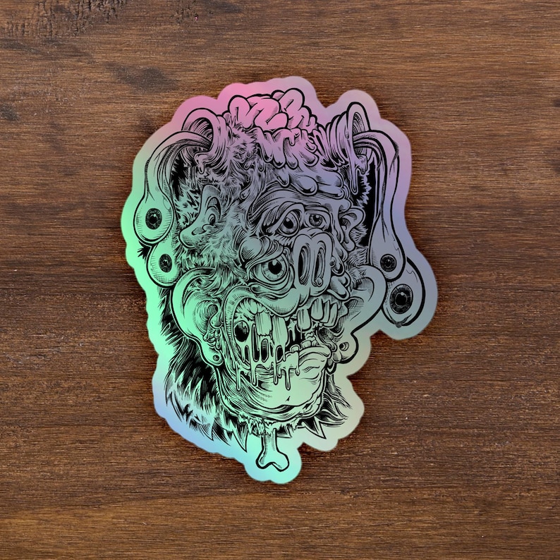 Puede incluir: Una pegatina hologr&aacute;fica con una ilustraci&oacute;n detallada en blanco y negro de una criatura grotesca con m&uacute;ltiples ojos y baba goteando. La criatura tiene una boca grande con dientes afilados y una lengua que sobresale.