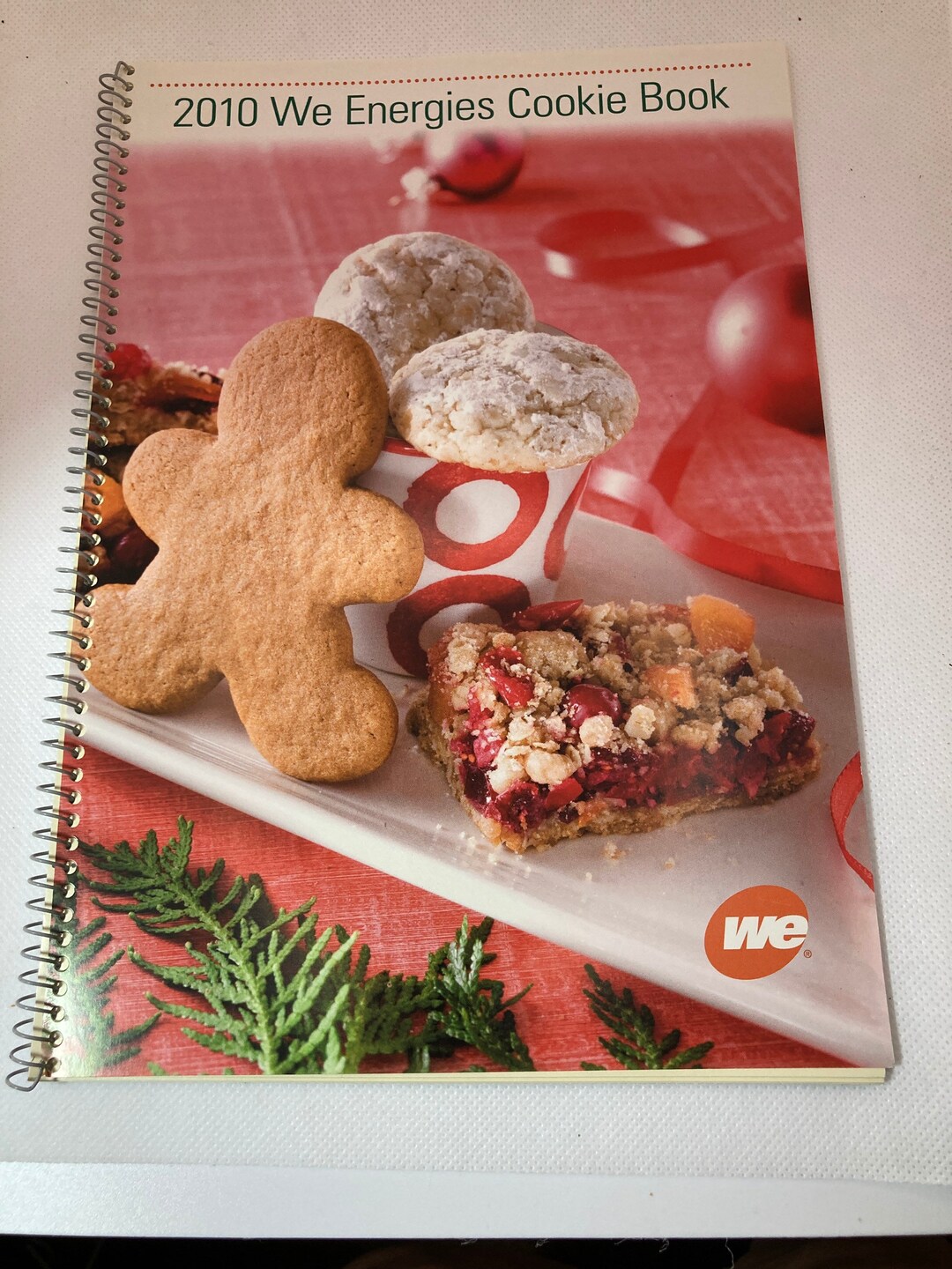 2010 WE Energies, Cookie Book, Featuring Retirees, Family Favorite ...