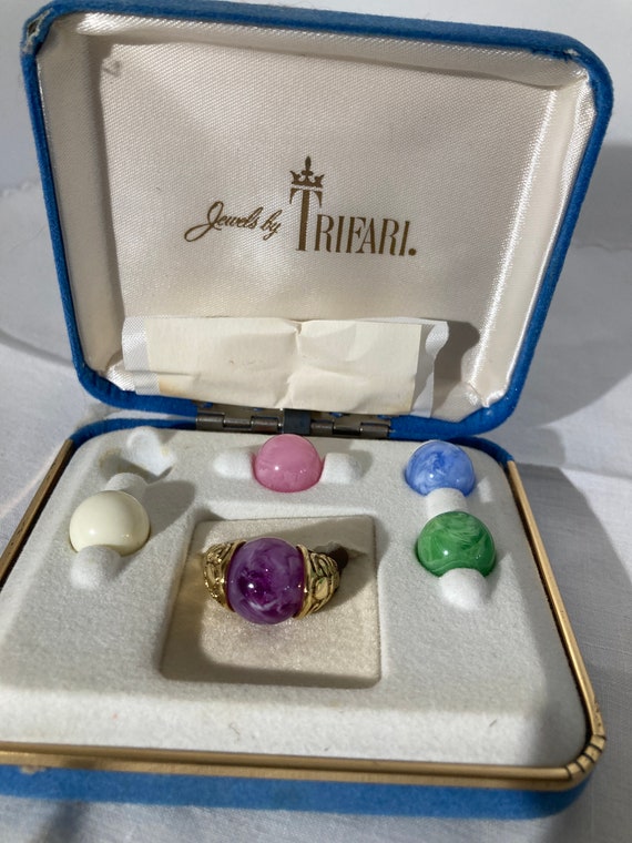 Vintage Jewels By Trifari, 5 interchangeable Jewel