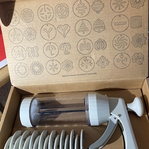 Pampered Chef Cookie Press 1525 in Original Box 16 Discs 