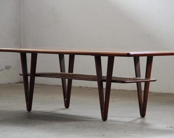 Tavolino da caffè vintage, design danese con gambe a V, Kurt Østervig, anni '50.