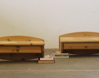 Deense muurhangende nachtkastjes in grenen, jaren 70/80, set van 2