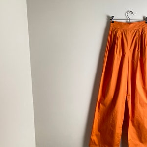 CHRISTIAN DIOR Vintage Hose in Orange mit hoher Taille, Bundfaltenfront und weiten Beinen / xs / s / 1980er Jahre