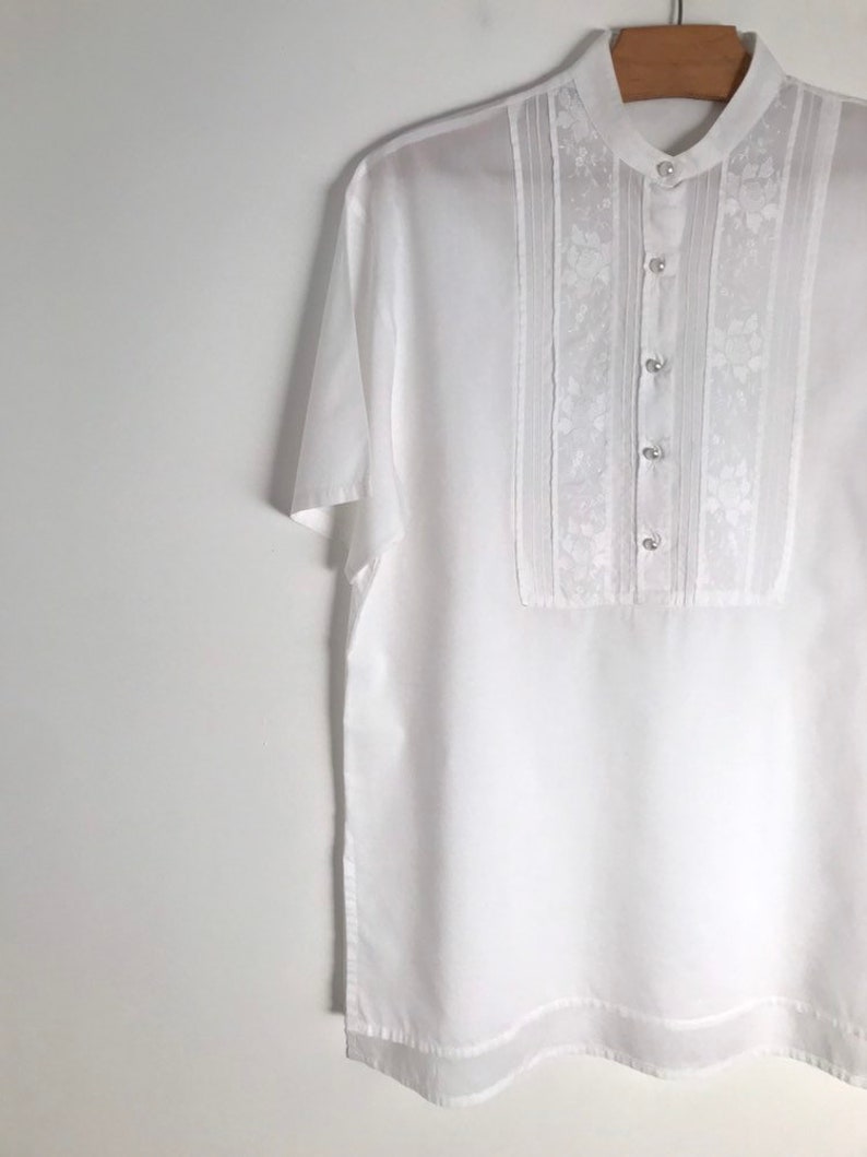 Vintage white embroidered short sleeve button down pin tuck tunic blouse with floral patterns and mock neck collar s m 1970s