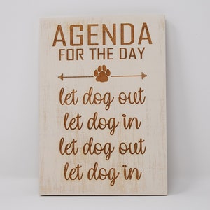 Agenda del día, dejar salir al perro, dejar entrar al perro, dejar salir al perro, dejar entrar al perro 5x7, 8x12, 10x15, 15x22, 20x30, 24x36 Signo de madera grabada imagen 4