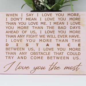 Cuando digo que te quiero más... Te quiero más que la distancia 5x7, 8x12, 10x15, 15x22, 20x30, 24x36 Grabado Signo de madera Grabado Signo de madera imagen 4