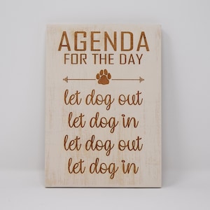 Agenda del día, dejar salir al perro, dejar entrar al perro, dejar salir al perro, dejar entrar al perro 5x7, 8x12, 10x15, 15x22, 20x30, 24x36 Signo de madera grabada imagen 3