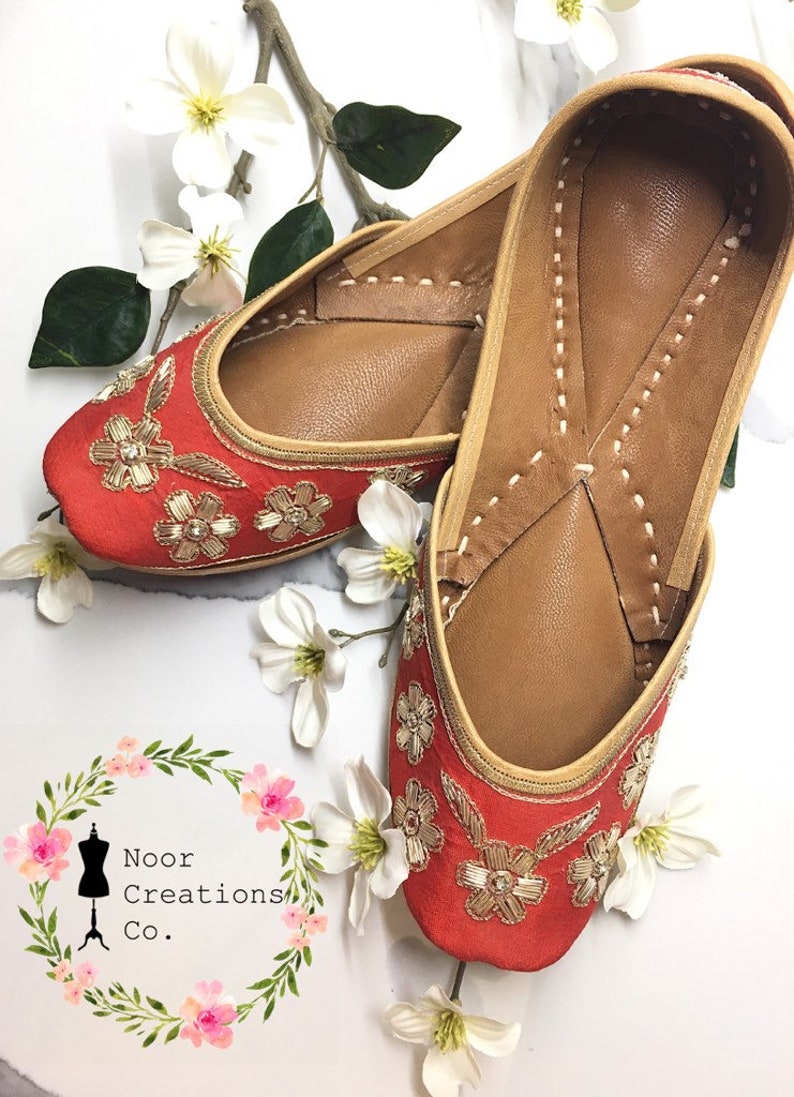 red bridal punjabi jutti