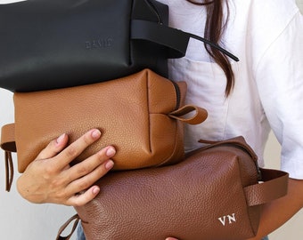 Customizable Leather Toiletry Bag Personalized Corporate Gift with Logo Embossing