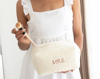 Bride Gift Bag Mrs Gifts Bridal Shower Gift for Bride Travel Bag Honeymoon Gift Pouch Cosmetic Make Up Bag Large