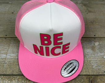 Be Nice-truckerpet – roze neon Positive Vibes-snapback