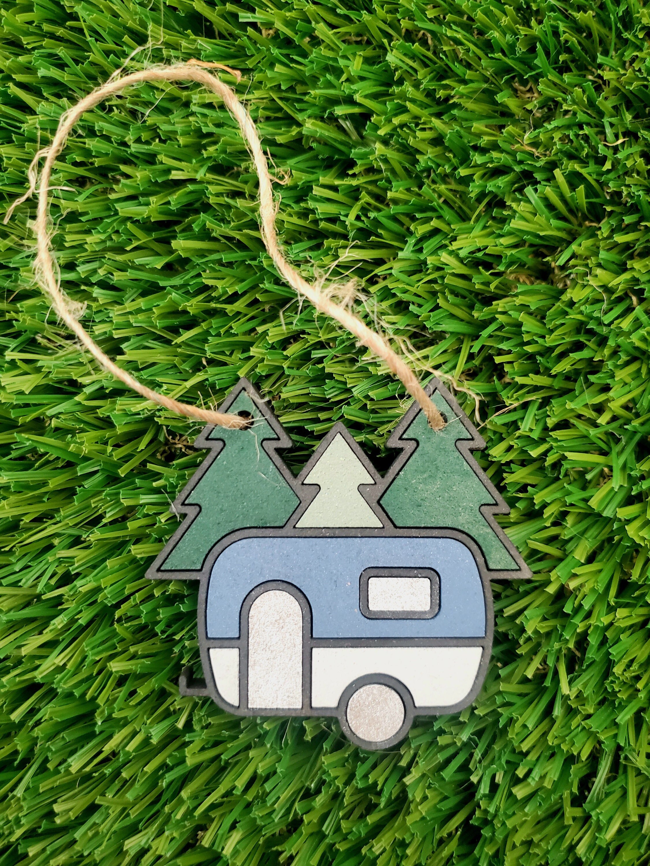 Campeur Dans L'ornement Forestier