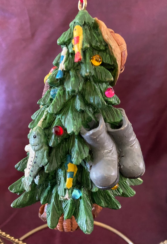 Adorno De Papá Noel Pegado En El Árbol De Navidad Con Muñeca