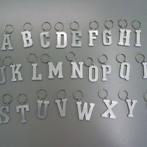 Lettere dell'alfabeto, iniziale del nome, scegli la tua lettera, portachiavi in alluminio immagine 1