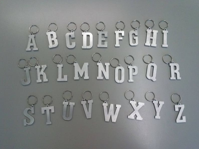Lettere dell'alfabeto, iniziale del nome, scegli la tua lettera, portachiavi in alluminio immagine 1
