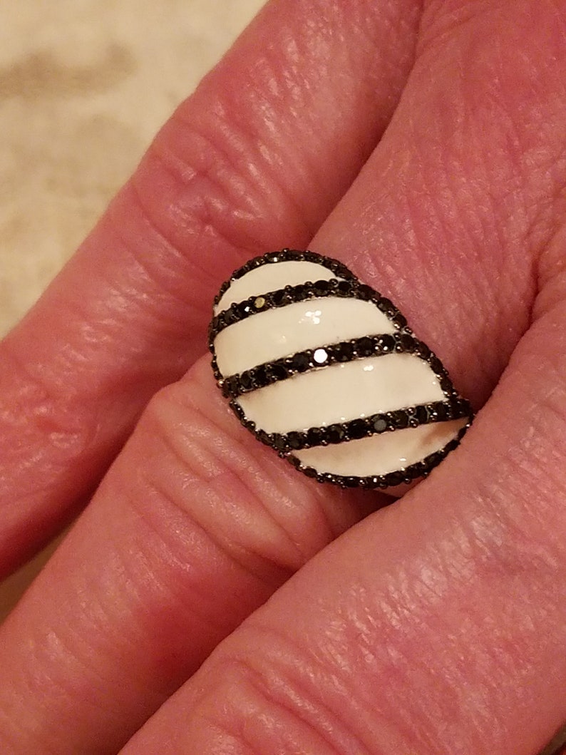 7 .25 ct Size Vintage statement Black Sapphire /& Ivory Enamel Stripe Sterling Silver Domed Band