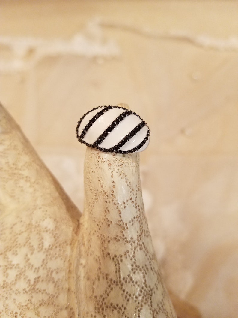 7 .25 ct Size Vintage statement Black Sapphire /& Ivory Enamel Stripe Sterling Silver Domed Band