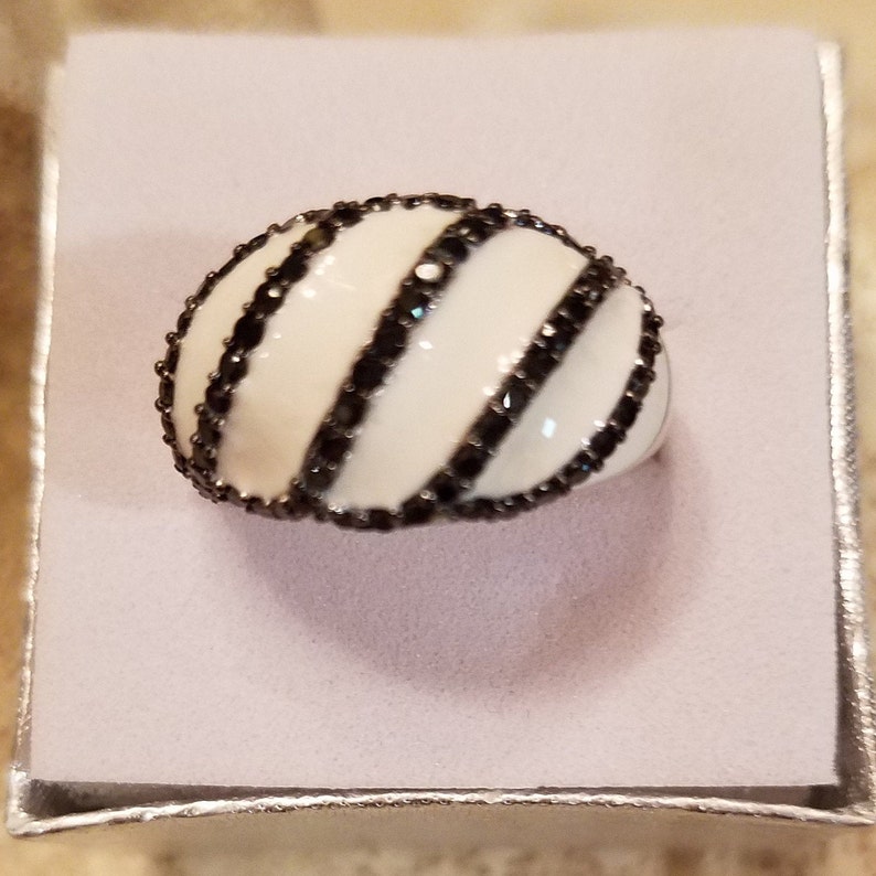7 .25 ct Size Vintage statement Black Sapphire /& Ivory Enamel Stripe Sterling Silver Domed Band