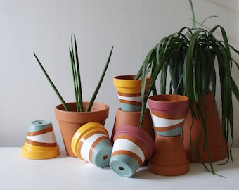 Maceta de terracota pintada a mano: Maceta a rayas personalizable