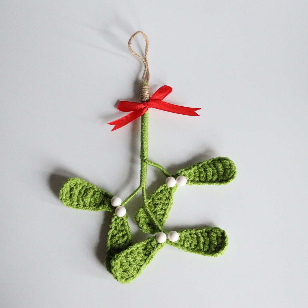 Crochet Mistletoe Christmas Decoration: Handmade Holiday Decor - Etsy