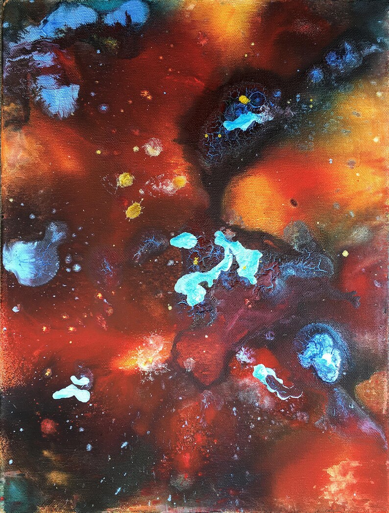 Pu&ograve; includere: Dipinto astratto con uno schema di colori rosso, arancione e blu. Il dipinto presenta una variet&agrave; di forme e texture, creando una composizione dinamica ed energica.