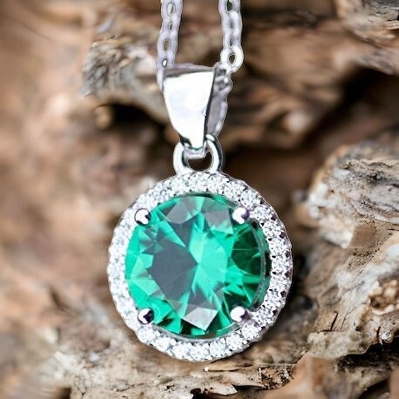 Beautiful Emerald Pendant Solid Sterling Silver 925 , May Birthstone, Halo Setting 画像 3