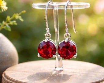 Örhängen i sterlingsilver med vinröda granater, januari-födelsesten