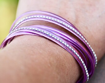 ブレスレット Multifaceted Purple Crystals Cuff Bracelet Metallic Purple Crystal Leather Cuff Bracelet Magnetic Clasp