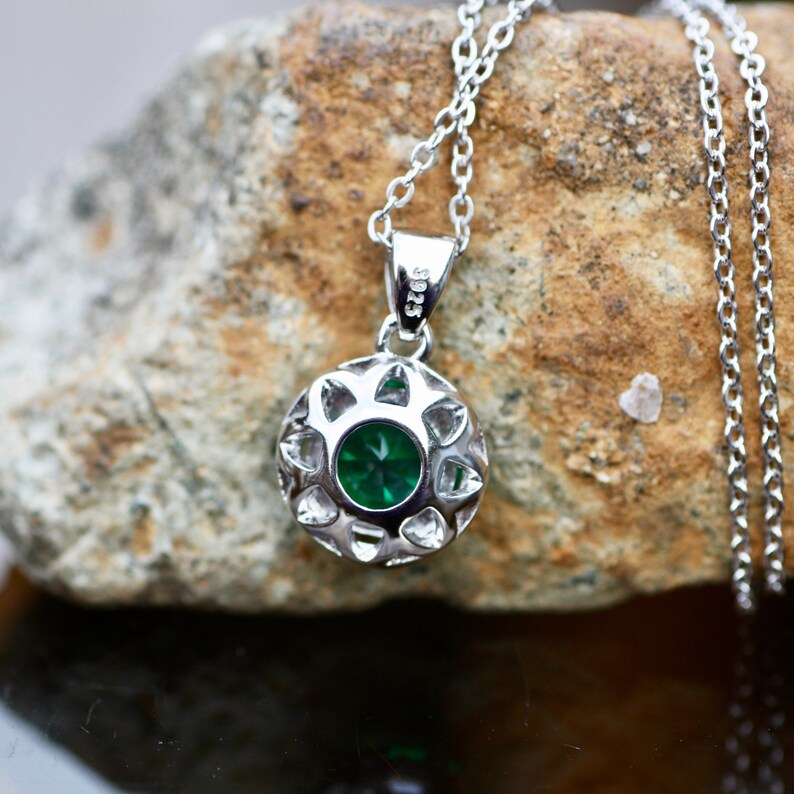 Beautiful Emerald Pendant Solid Sterling Silver 925 , May Birthstone, Halo Setting 画像 5