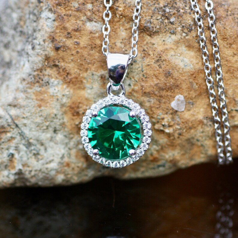 Beautiful Emerald Pendant Solid Sterling Silver 925 , May Birthstone, Halo Setting 画像 2