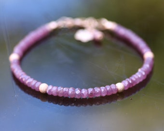 Bracciale con rubini rosa naturali così bello, riempito in oro rosa 14k, 7,55" - 8,1", pietra portafortuna di luglio, 40° anniversario