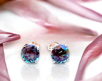 Puces d'oreilles en alexandrite faites main, or 14 carats, pierre de naissance de juin