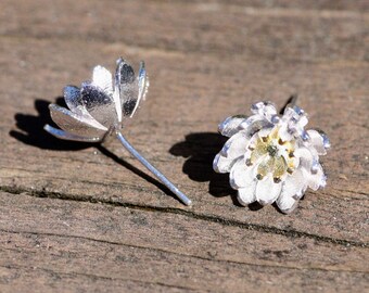 Orecchini vintage ma nuovi / fatti a mano con fiori di magnolia in argento sterling 925, borchie bicolore - Italia