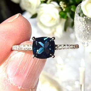 Dazzling Color Change Alexandrite Ring in Sterling Silver 925 – Ideal for June Birthdays