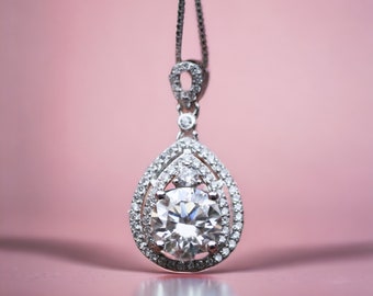 Eleganter 2 Karat Moissanit Teardrop Halo Anhänger in Sterling Silber 925 - GH VVS - Perfektes Geschenk zum Jahrestag