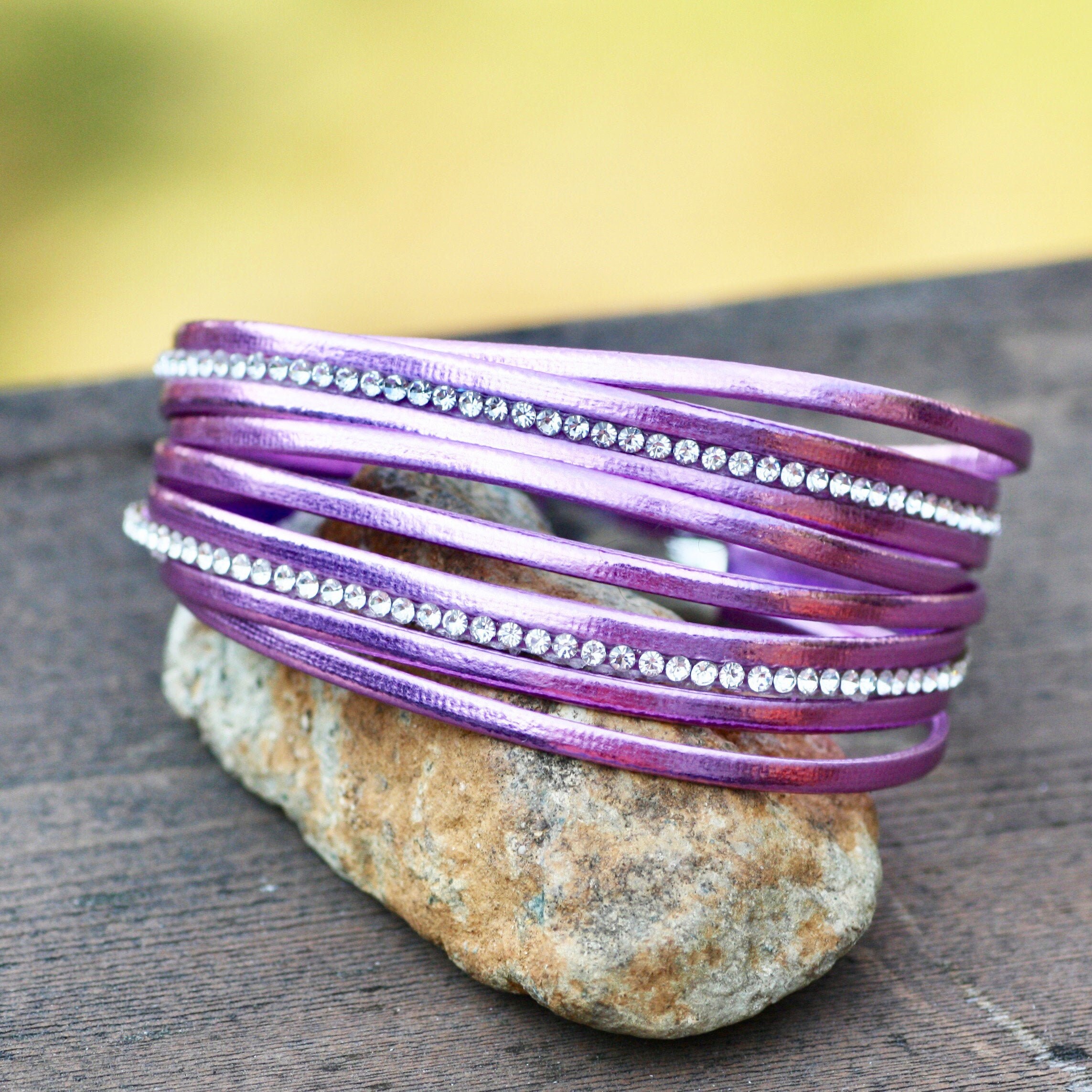 ブレスレット Multifaceted Purple Crystals Cuff Bracelet Metallic Purple Crystal Leather Cuff Bracelet Magnetic Clasp