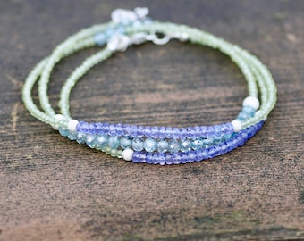 Bracciale avvolgente con collana convertibile in tanzanite con peridoto scintillante in argento sterling 925 - Lunghezza versatile da 21,25" a 22,2"!