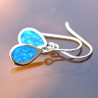Orecchini Pendenti A Goccia In Argento 925 Con Opale Sintetico Blu. Eleganti E Luminosi, Ideali Per Un Tocco Di Colore Raffinato.