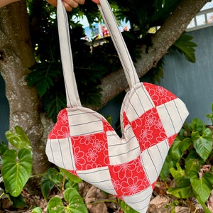 Bolso Corazón cosido a mano hecho con materiales de segunda mano