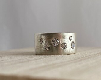 Bronze Ring with Scattered Gems.