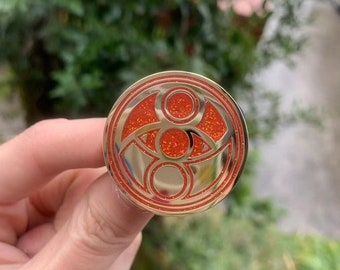 die Umbranrobbe | 1,5x1,5 zoll Bajonetta Hartemaille Anstecknadel